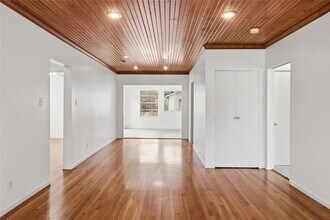 2007 Montclaire St in Austin, TX - Foto de edificio - Building Photo