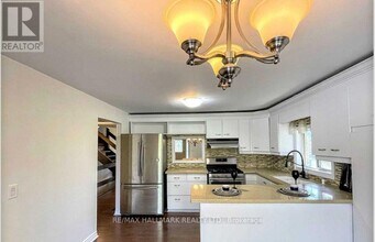 30 Rosehill Dr in Whitchurch-Stouffville, ON - Building Photo - Building Photo