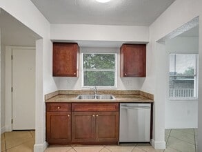8475 SW 94th St in Miami, FL - Building Photo - Building Photo