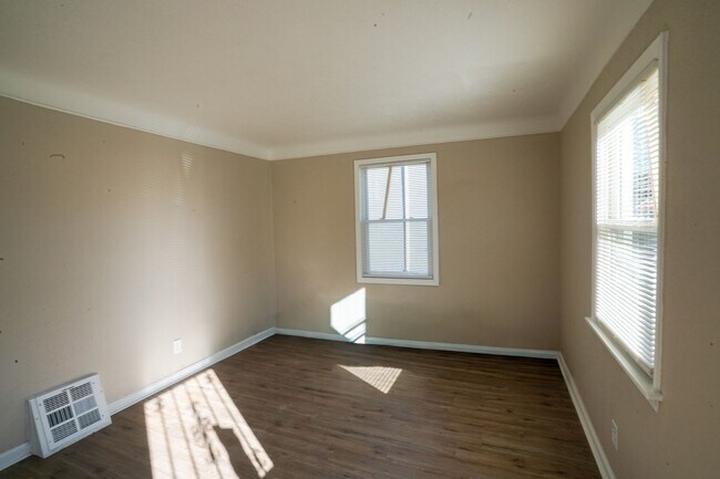 This beautifully updated 2-bedroom, 1-bath in Detroit, MI - Building Photo - Building Photo