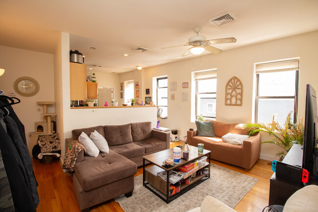 246 Market St, Unit 4