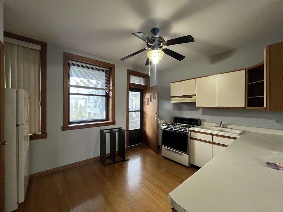 1354 W Foster Ave, Unit 3W in Chicago, IL - Building Photo