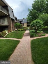 5 Stonehenge Cir, Unit #9 in Pikesville, MD - Foto de edificio - Building Photo