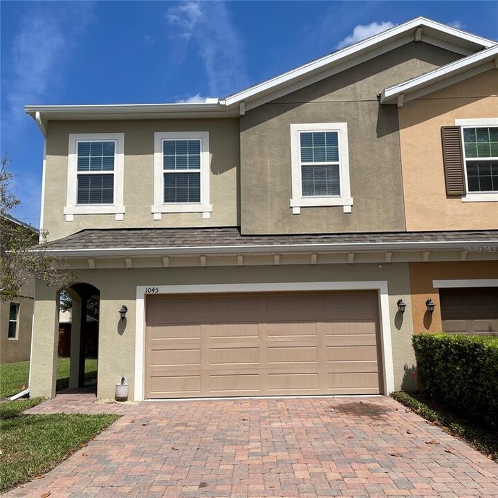 1045 Palma Verde Pl in Apopka, FL - Building Photo