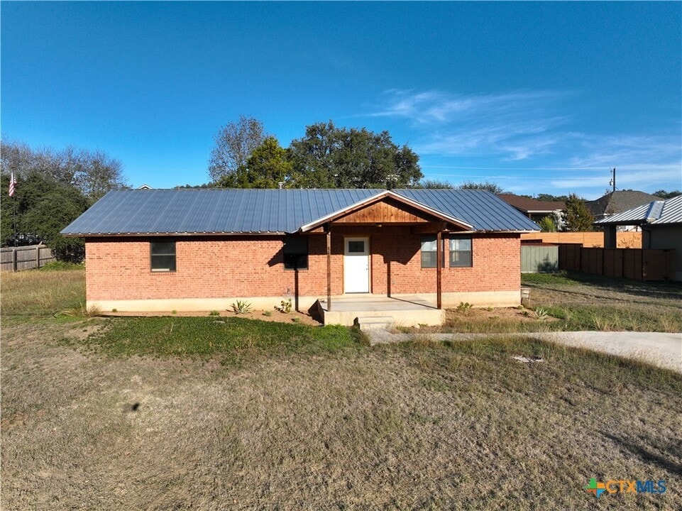 1616 Lonesome in Canyon Lake, TX - Building Photo