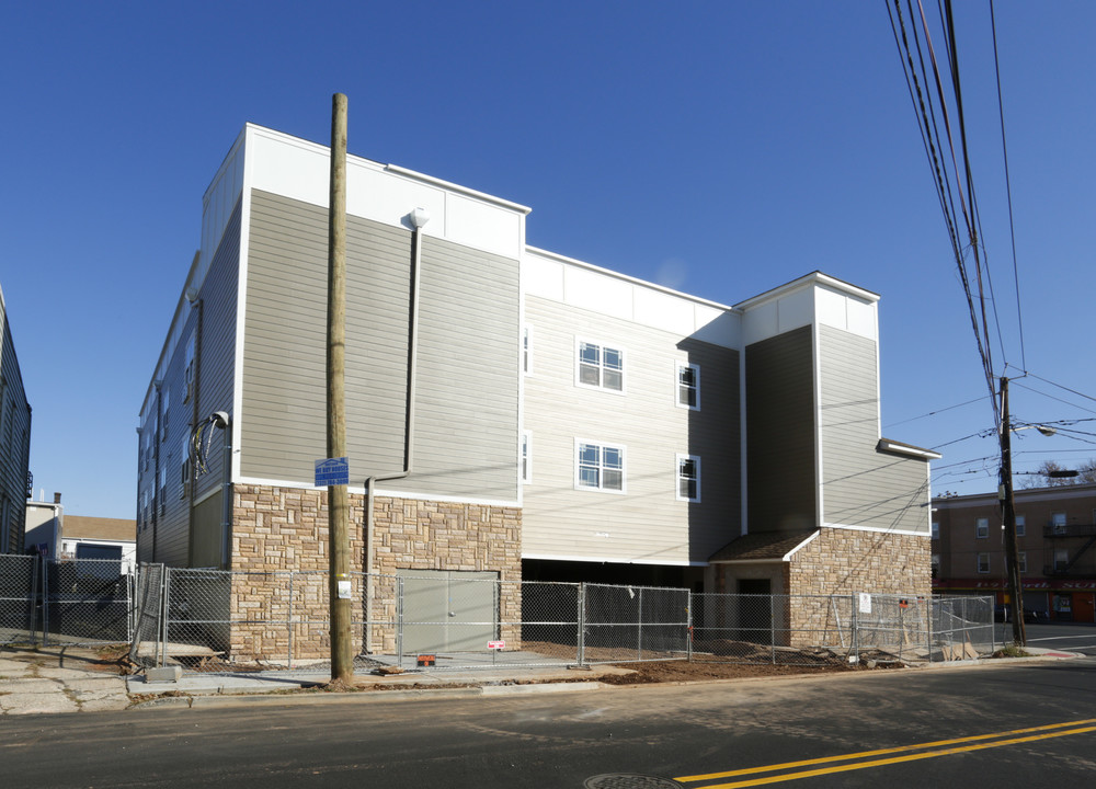 466 Spring St in Elizabeth, NJ - Building Photo