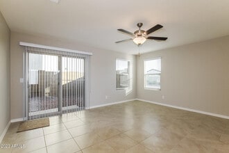 3939 S 82nd Dr in Phoenix, AZ - Foto de edificio - Building Photo
