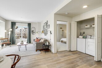 Sofi Danvers in Danvers, MA - Foto de edificio - Building Photo