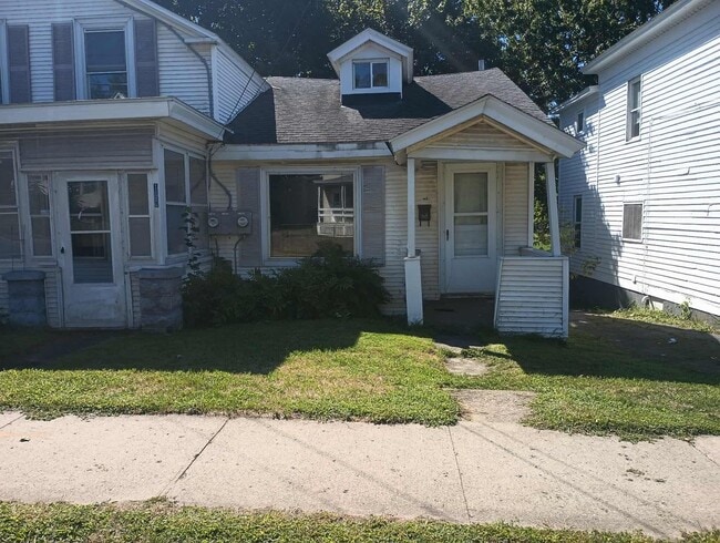 property at 1-160-162 W Bridge St