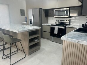 217 SW 15th St in Fort Lauderdale, FL - Building Photo - Building Photo