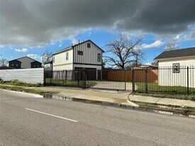 8321 Coma St in Houston, TX - Building Photo