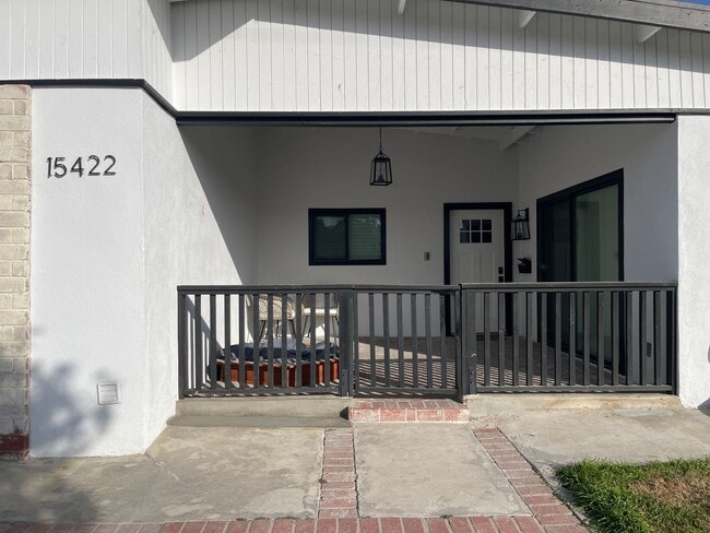 15422 Norwich Cir in Huntington Beach, CA - Building Photo - Building Photo