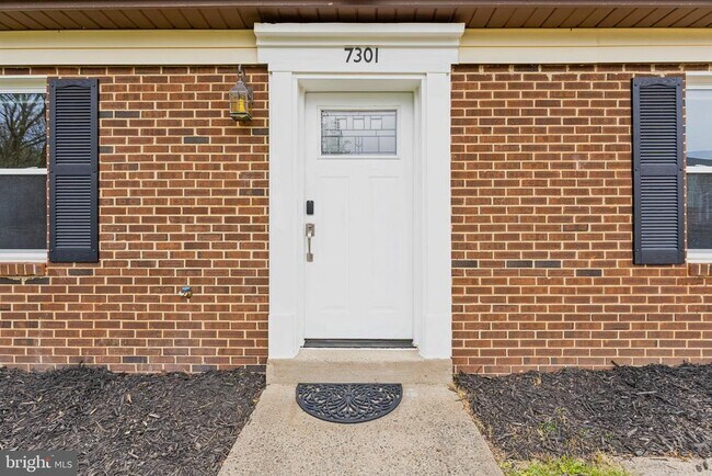 7301 Beverly Park Dr in Springfield, VA - Foto de edificio - Building Photo