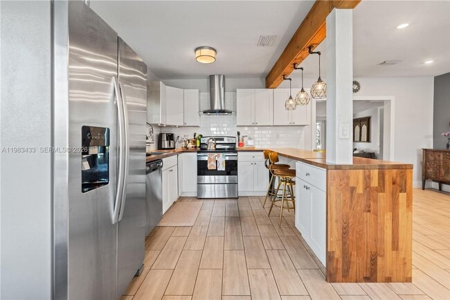 2447 Wilson St in Hollywood, FL - Building Photo - Building Photo