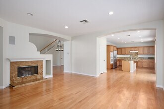 1807 Alta Vista Pl in Camarillo, CA - Building Photo - Building Photo
