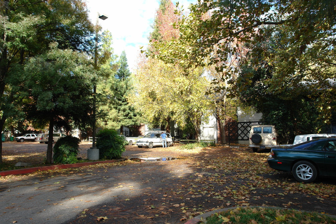 1000 Columbus Ave in Chico, CA - Building Photo