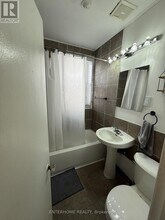 51 Queen St E in Brampton, ON - Building Photo - Building Photo