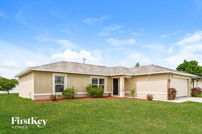 402 SW 19th Terrace in Cape Coral, FL - Foto de edificio - Building Photo