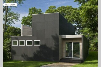 69 Cedar Point Ln in Sag Harbor, NY - Building Photo - Building Photo