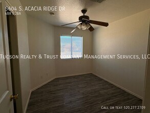 5604 S Acacia Ridge Dr in Tucson, AZ - Building Photo - Building Photo