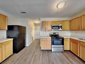 1939 Dutch Elm Dr, Unit 0907 in Indianapolis, IN - Foto de edificio - Building Photo