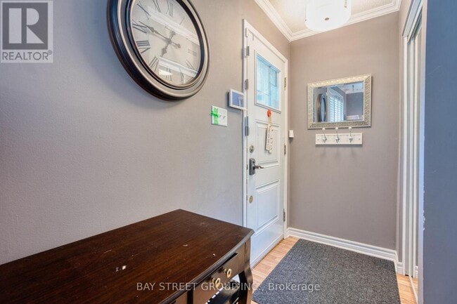 37 Wenlock Crescent in London, ON - Building Photo - Building Photo