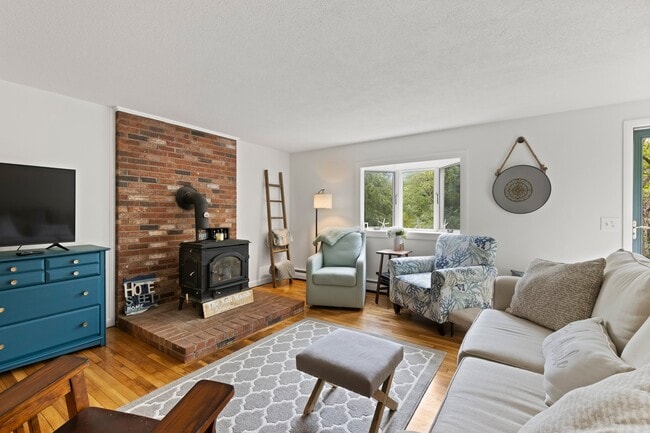 property at 15 Courtland Dr