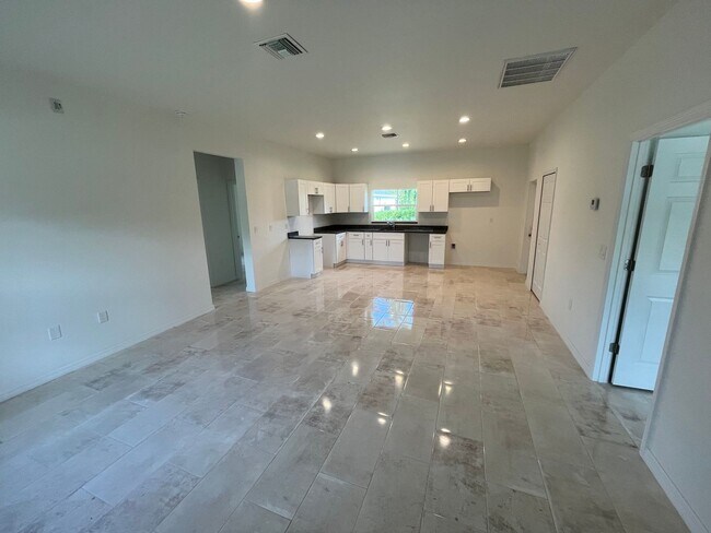 3153 Sunshine Blvd N in Lehigh Acres, FL - Building Photo - Building Photo
