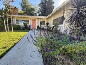 27660 Santa Clarita Rd in Santa Clarita, CA - Building Photo - Building Photo