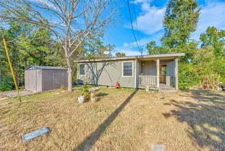 140 Maple Leaf in Onalaska, TX - Building Photo - Building Photo