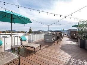 Vue at Laurel Canyon in Valley Village, CA - Building Photo - Building Photo