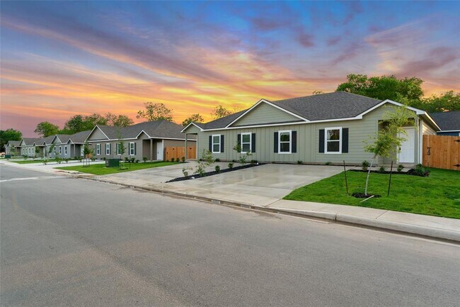 602-604 Hudson St in Seguin, TX - Building Photo - Building Photo
