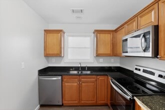 143 Vernon Lewis Trl in Hendersonville, NC - Foto de edificio - Building Photo