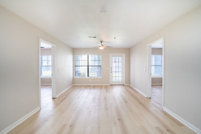 Edge Estates in Beaumont, TX - Foto de edificio - Building Photo