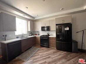 5531 La Mirada Ave in Los Angeles, CA - Building Photo - Building Photo
