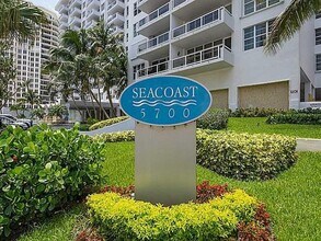 5700 Collins Ave in Miami Beach, FL - Building Photo - Building Photo