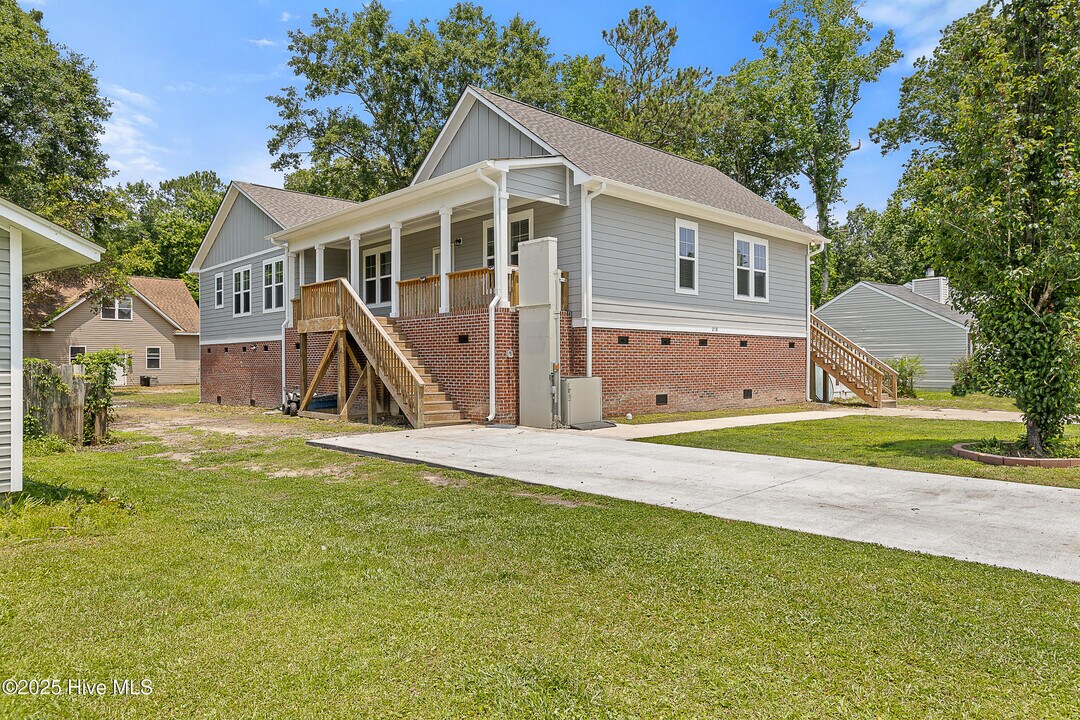 218 Spring Dr in Jacksonville, NC - Foto de edificio