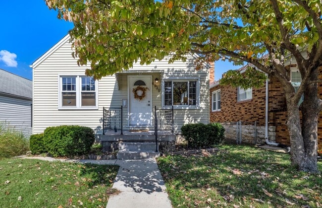 property at 6935 Lansdowne Ave