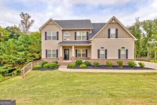 180 Charleston Dr in Senoia, GA - Building Photo