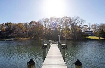 190 Jackson Landing in Mattituck, NY - Foto de edificio - Building Photo