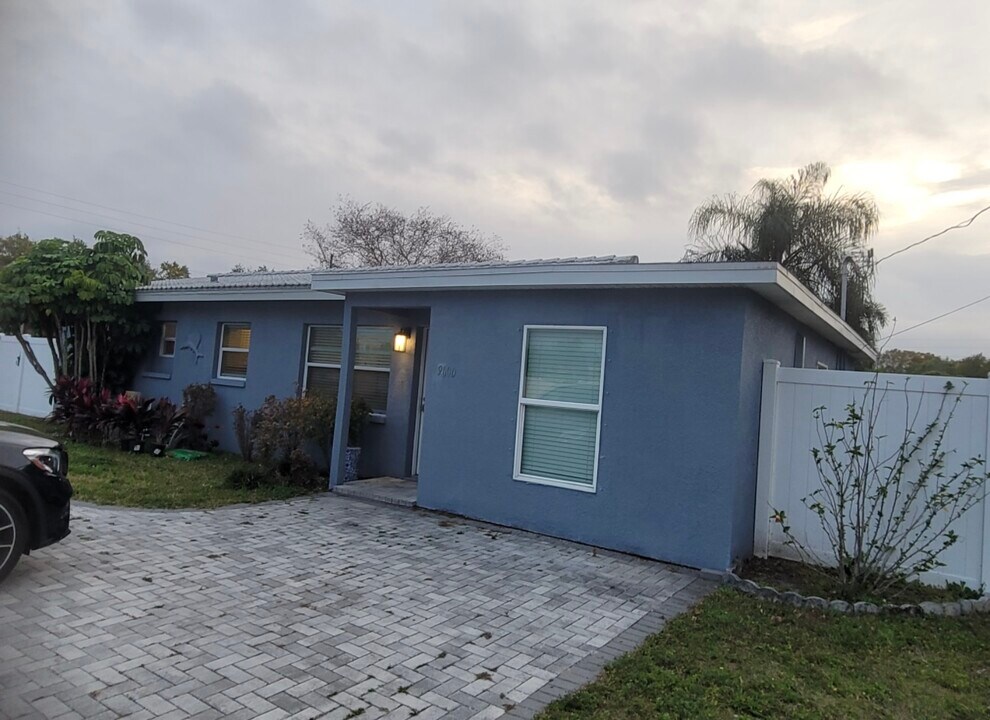 9600 2nd St N in St. Petersburg, FL - Building Photo
