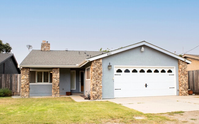 651 Hill St in Los Alamos, CA - Building Photo - Building Photo