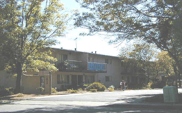 1971 Grande Cor in Fairfield, CA - Foto de edificio