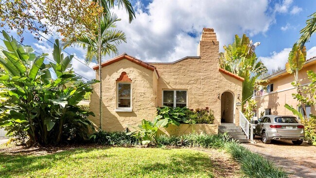 906 Genoa St in Coral Gables, FL - Building Photo - Building Photo