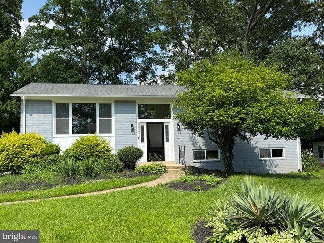 property at 5507 Kings Park Dr