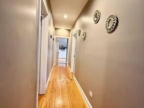 831 N Ashland Ave, Unit 2 in Chicago, IL - Building Photo - Building Photo