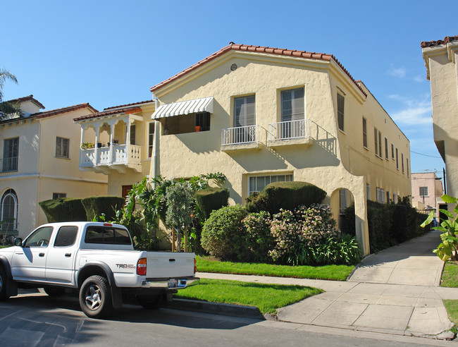 347 N Curson Ave in Los Angeles, CA - Foto de edificio - Building Photo