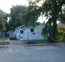 7637 NE 3rd Ct in Miami, FL - Building Photo