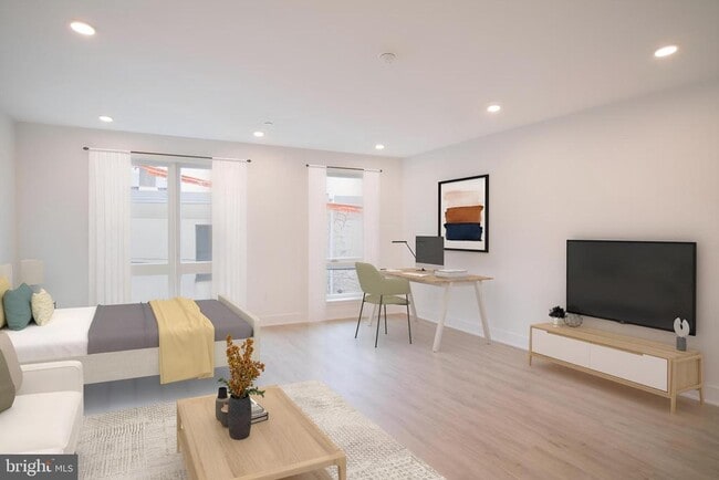 property at 1325 N Lee St