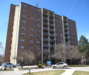 Rivershore Tower Apartments in Windsor, ON - Building Photo